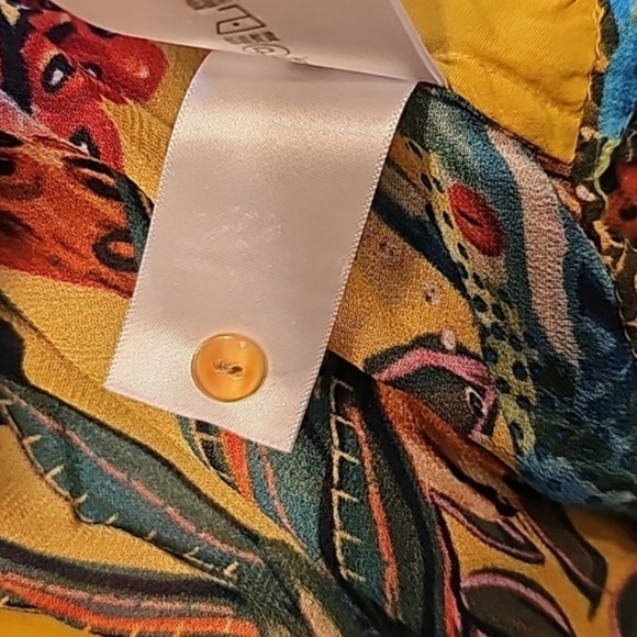 FARM Rio Multicolor Floral Top - Picture 8 of 8